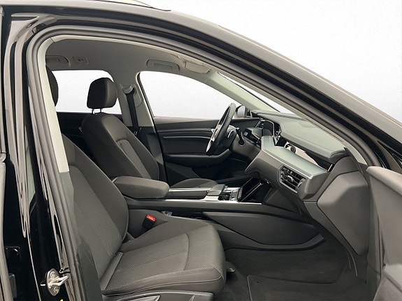 Audi e-tron 28 of 30