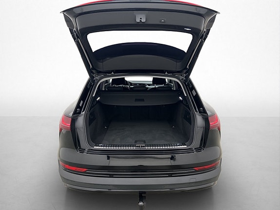 Audi e-tron 11 of 30
