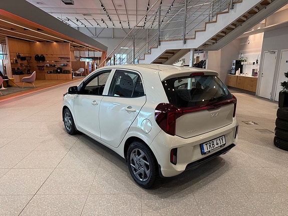 Kia Picanto 2 of 9