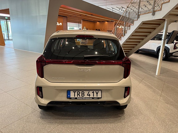 Kia Picanto 3 of 9