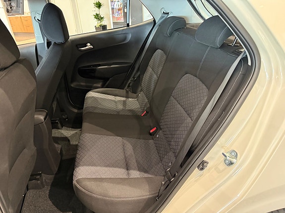 Kia Picanto 6 of 9