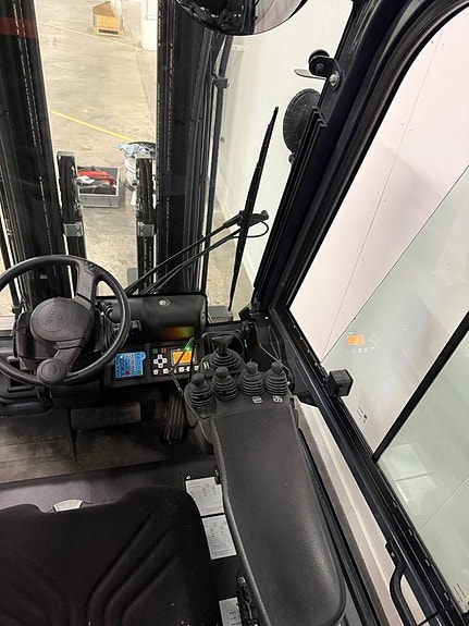Toyota truck 8FBMK16T 2 of 2