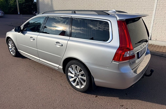 Volvo V70 3 of 28
