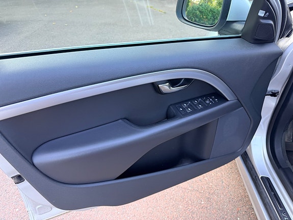 Volvo V70 9 of 28