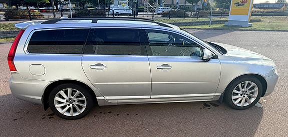 Volvo V70 6 of 28