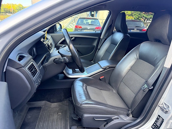 Volvo V70 12 of 28