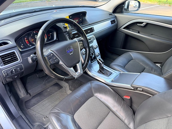 Volvo V70 13 of 28