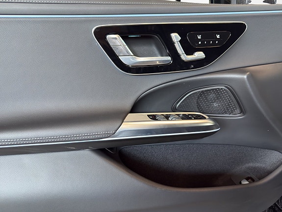Mercedes-Benz E300 de 14 of 20