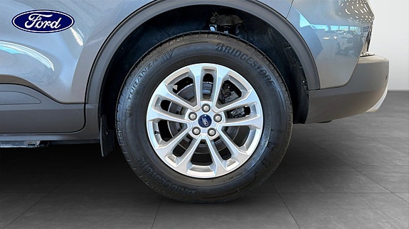 Ford Kuga 9 of 12