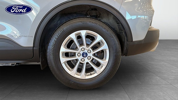 Ford Kuga 9 of 12