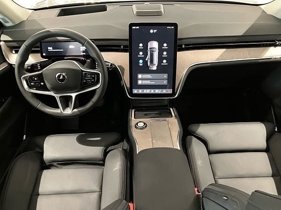 Volvo EX90 6 of 15