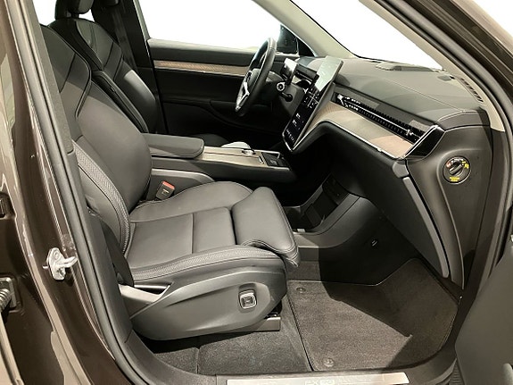Volvo EX90 5 of 15