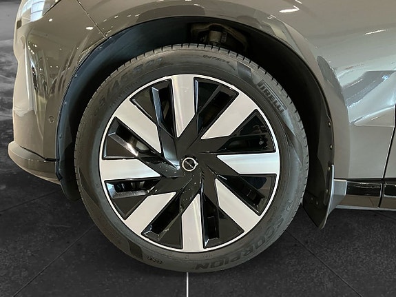 Volvo EX90 10 of 14