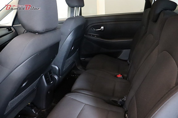 Kia Carens 12 of 23