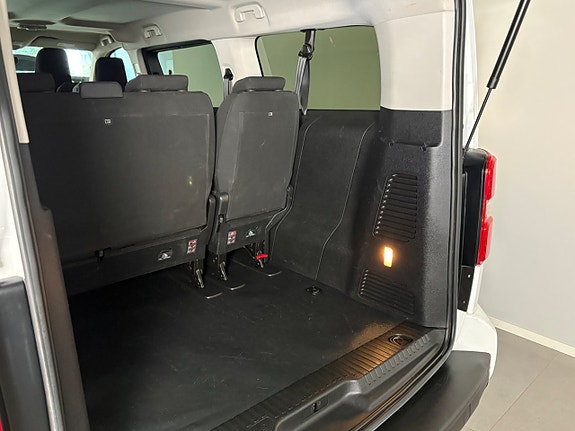 Peugeot Traveller 7 of 18