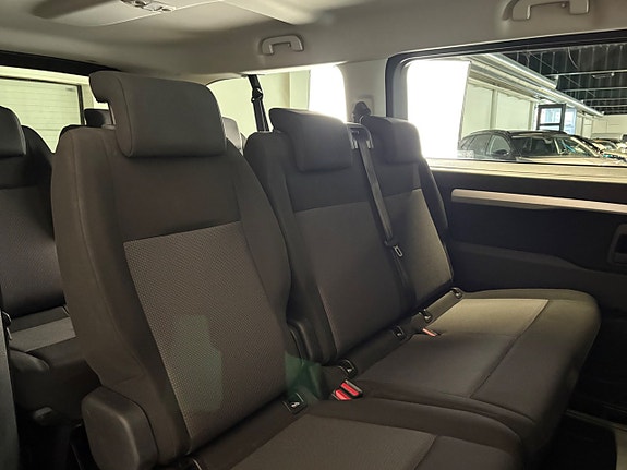 Peugeot Traveller 9 of 18