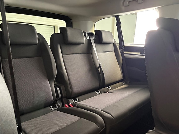 Peugeot Traveller 8 of 18