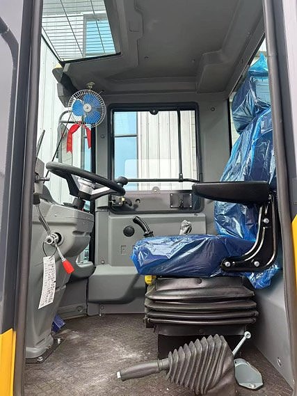 Hjullastare Car Easy 2500kg 4WD inkl snabbfäste för redskap 6 of 10