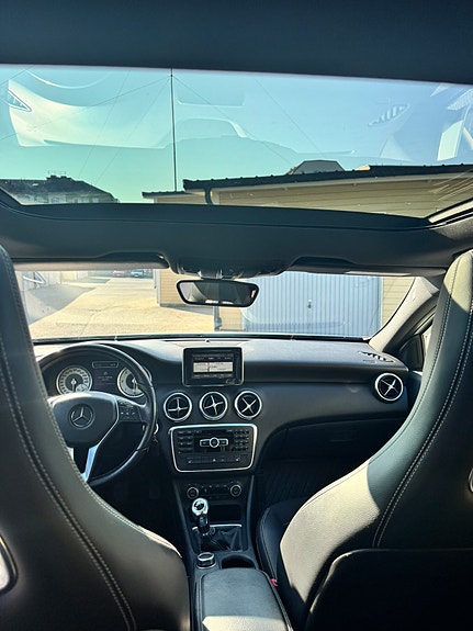 Mercedes-Benz A180 4 of 5