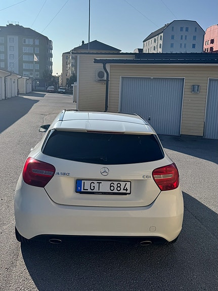 Mercedes-Benz A180 3 of 5