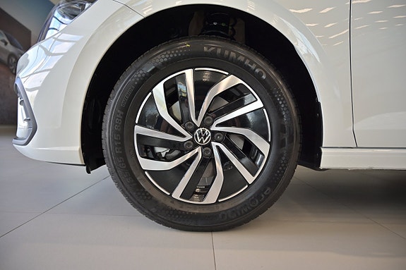 Volkswagen Polo 11 of 24
