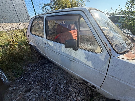 Volkswagen Golf I 2 of 9