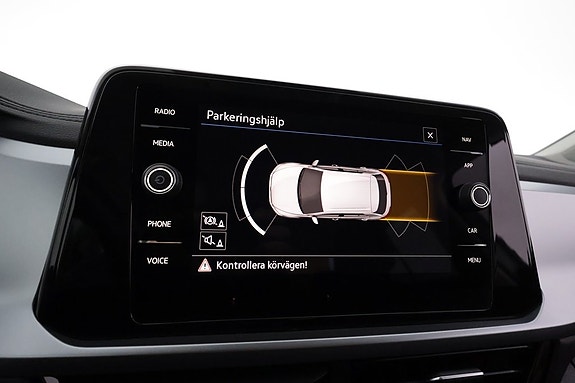 Volkswagen T-Roc 13 of 15