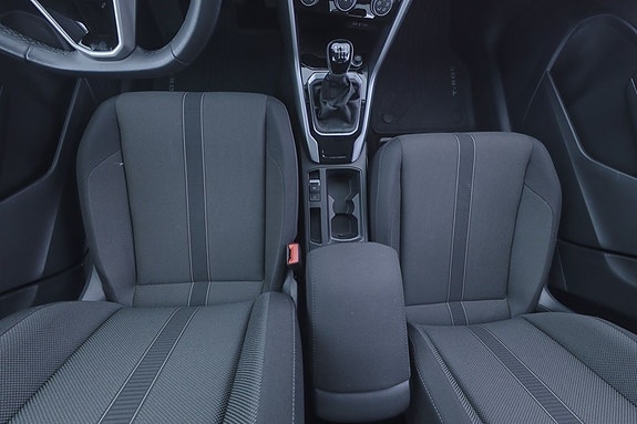 Volkswagen T-Roc 10 of 15