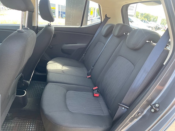 Hyundai i10 12 of 18