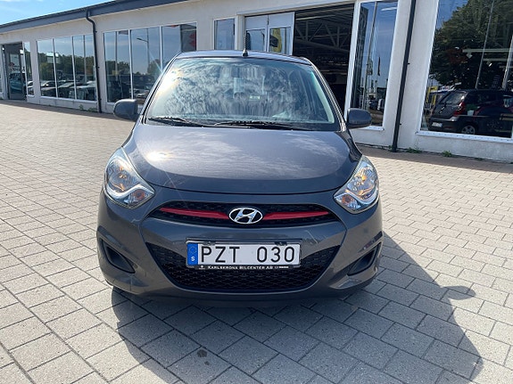 Hyundai i10 2 of 18
