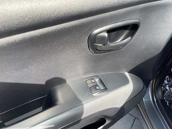 Hyundai i10 9 of 18