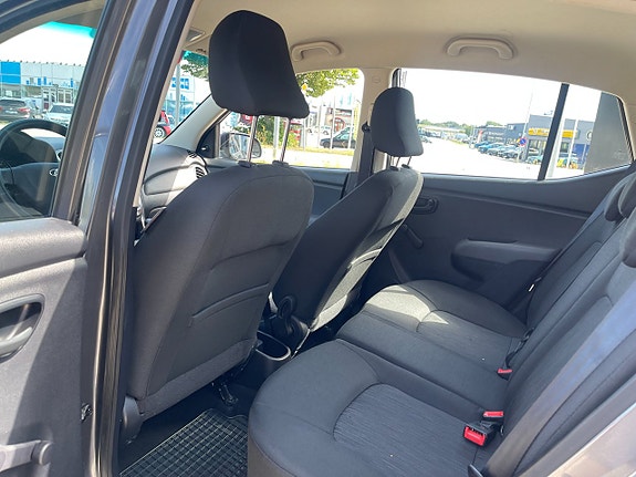 Hyundai i10 13 of 18