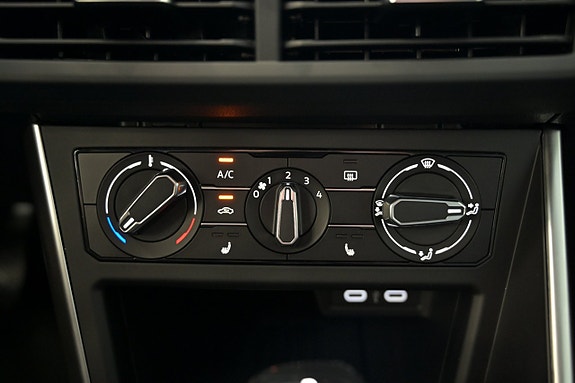 Volkswagen Polo 19 of 24