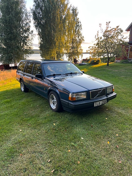 Volvo 740 2 of 8