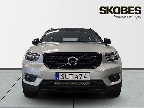 Volvo XC40 2 of 3