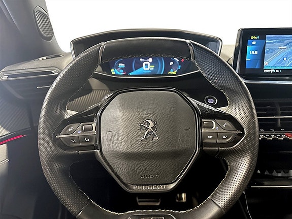 Peugeot e-2008 7 of 15