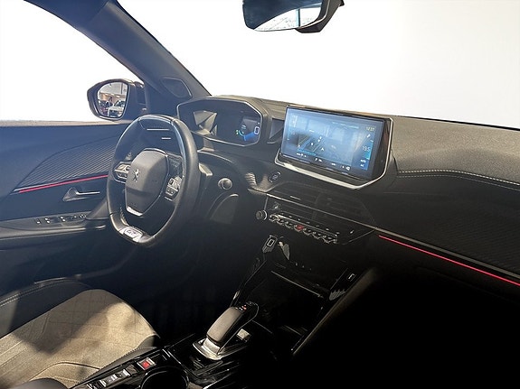Peugeot e-2008 11 of 15