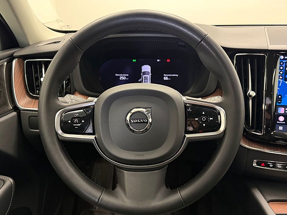 Volvo XC60 10 of 26