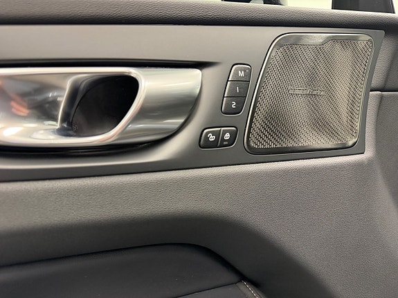 Volvo XC60 8 of 26
