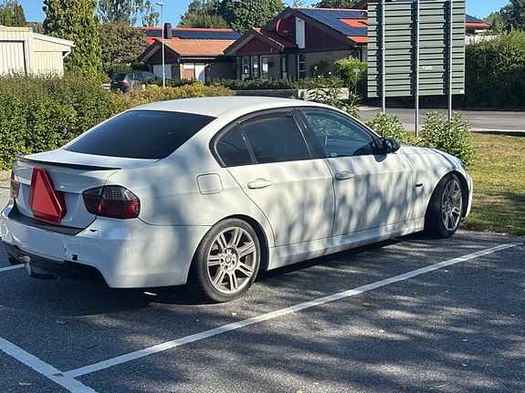 BMW 318i 3 of 4