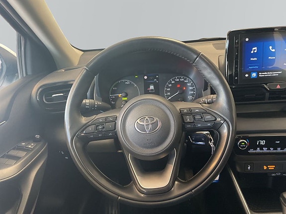 Toyota Yaris 9 of 15