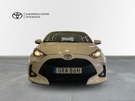 Toyota Yaris 5 of 15