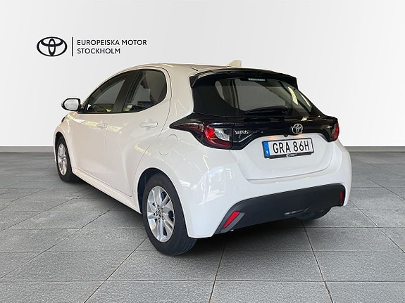 Toyota Yaris 2 of 15