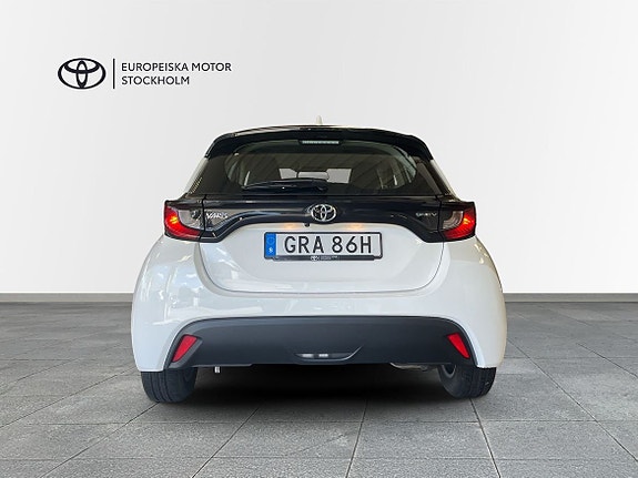 Toyota Yaris 4 of 15