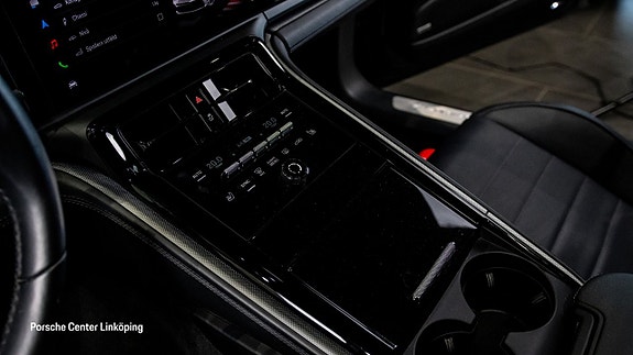 Porsche Panamera 4 14 of 24