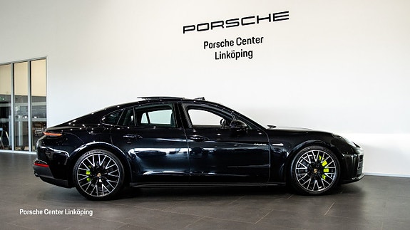 Porsche Panamera 4 3 of 24