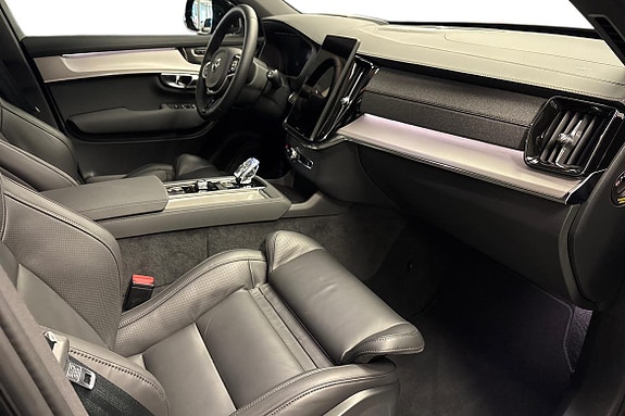 Volvo XC90 10 of 20