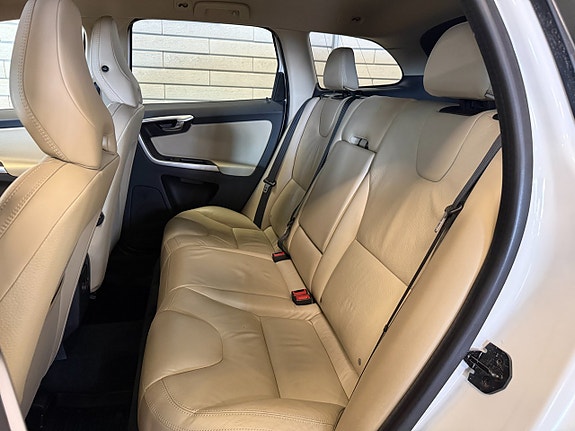 Volvo XC60 9 of 19