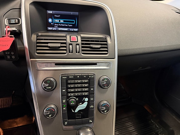 Volvo XC60 11 of 19