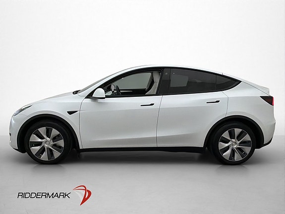 Tesla Model Y 8 of 30